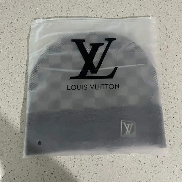 Louis Vuitton Gray Checker Knit Beanie with LV Plaque - Picture 4 of 4